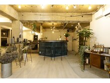 ティール 横浜元町(teal.)の雰囲気（広々とした店内でゆっくりくつろげます。）