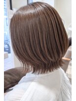 ヴィサージュファイン(VISAGE fine)&nbsp;軽さを仕込んだ、ツヤ感ブラウンボブ