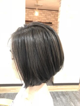 フェリエ(Ferie) 40代オススメグレイカラー ハイライトエメラルドグレーカラー