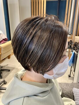 アヴァカブヘアライフ(avacab HAIR LIFE) マットグレージュ☆ローグラデーションボブ