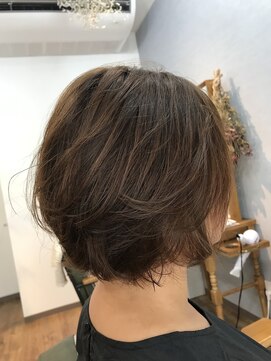 ヘアーサロン アンズ 重すぎないショートボブ