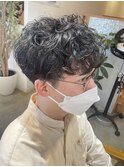短髪ツーブロックマッシュスパイラルパーマ刈り上げスーツ黒髪