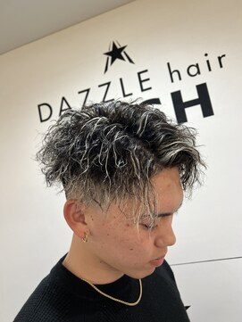 ダズルヘアラッシュ(DAZZLE hair RUSH) ハイライト×ツイストスパイラルパーマの最強アップバング