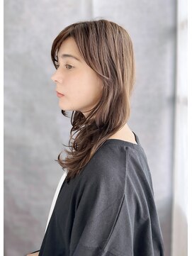 リーニアプラスエヌ(LINHA +n) 20代30代40代　くびれをつくってしなやかロング【長浜】