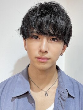 フイ 新宿3丁目(Hui) フェザーパーマ/グレーブルーカラー/刈り上げショートパンク