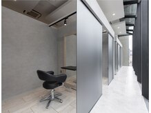 インプルーヴ アートスタイルヘアー(imProve Art style hair)の雰囲気（半個室空間のソファーチェアーでゆったり施術させて頂きます☆）
