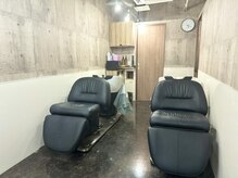 レオンカラー 天神大名店(LEON COLOR)の雰囲気（［シャンプーブース］フルフラットでリラックスできます）