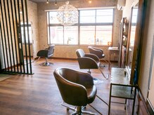 イズルヘアーの雰囲気(四季を感じられるこだわりのセット面。)