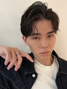 リリット(ReLit) 波巻きツイストスパイラル刈り上げセンターパートフェザーパーマ