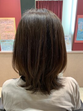 ミズグラート(Ms. grato) 毛先を遊ばせたミディアムウルフ