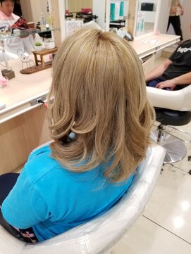 アッシュ 横浜瀬谷店(Ash) 巻き髪ミルクティーベージュ