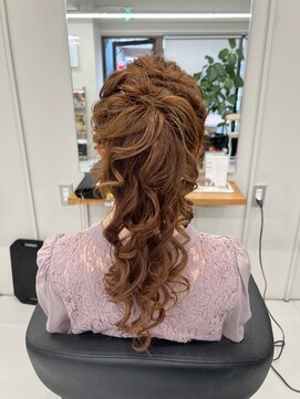 バルベストーキョーサウス(BARBES TOKYO SOUTH) ふわふわポニーテール【清板】