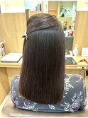 ミディアムレングスのストレートヘア