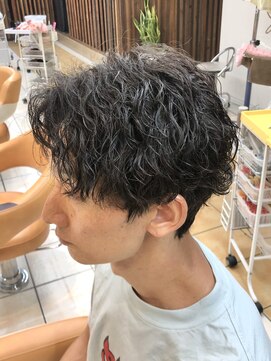 クオリス 上板橋店(QUALIS) 20代30代◎縦落ちセンターパート波巻きパーマ清潔感