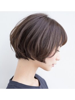ウレカ(Ureka)の写真/40代からの美髪再生。広がるうねりを抑え、手ぐしでまとまる『ストレート』を提案！