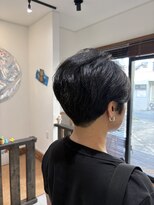 マユ(mayu)&nbsp;くせ毛を活かすかりあげショート