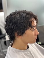 トラスト ザ バーバー 東京駅日本橋店(TRUST the Barber)&nbsp;センターパート/スパイラルパーマ/ウルフ