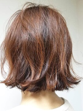 メリケンビューティーパーラー コウベ(MERICAN BEAUTY PARLOR KOBE) 【ミディアム/デザインカラー×ナチュラルな外ハネ】tomo