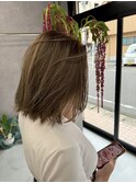 ローライトの入ったハイトーンヘア