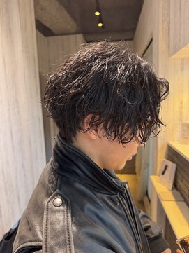 アクシー ヘアーアンドメイク(AXY HAIR&MAKE) 緩め波巻きスパイラルパーマハイライトセンターパートウルフ