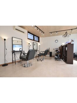 落ち着いた雰囲気で、初めての方でもリラックスできる空間♪居心地の良いサロンで至福の時間を…。