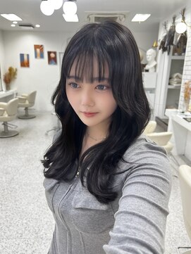 ロマーリ(LOMARLIE) レイヤーカット【くびれスタイリング】