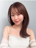 大人可愛いフェミニンなレイヤーミディヘア