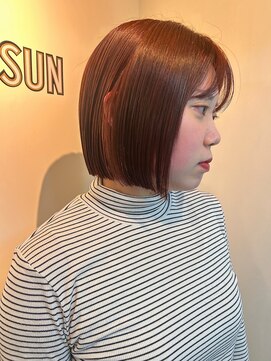サンサンサン(Sun Sun Sun) シンプルボブ×赤
