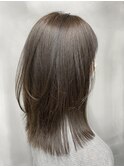 切りっぱなし×動きレイヤー/ストレートスタイル/グレージュ