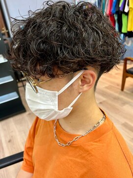 ウェイビーエフティフィフス 横浜西口(WAVEY ft.fifth) 波巻きスパイラルパーマツーブロックツイストパーマメンズヘア