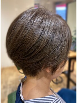 ラボバイララジパング 押上(lab.by LaLa Zipangu) 脱白髪染めショートボブ