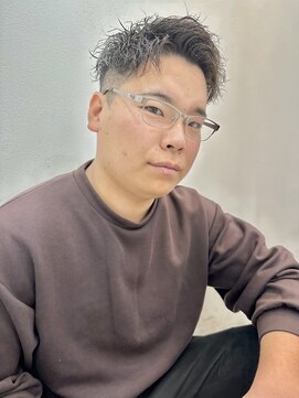 ロミーオム 本厚木(ROMMY. Homme) 刈り上げツイスト無造作パーマアップバングビジネスメンズヘア