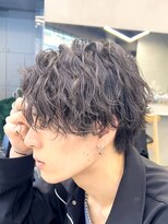 フィフス トウキョウ (fifth TOKYO) センターパートウルフパーマ緩めツイストスパイラルパーマ