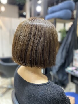 リリー(Lily) ボブスタイルインナーカラー