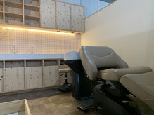 ルース(Loose)の雰囲気（シャンプー台は、首に負担の少ないYUMEを使用。）