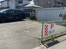 バーバーイズミ(BARBER IZUMI)の雰囲気（お車でのご来店OK！道を挟んだ向かいに2台分の駐車場あり！）