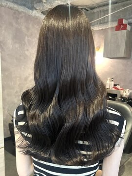 エルバイラビス 大宮(elu by lovis) 《高橋亜美》アッシュブラック/艶カラー/暗髪/アッシュ/大宮