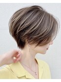 白髪ぼかしハイライト×美シルエットショート
