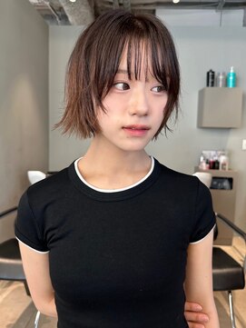 トリッカ 銀座(tricca) ショートボブ／束感レイヤー／耳掛けボブ／シースルーバング