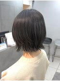 赤み消しダークオリーブ外ハネレイヤーボブ