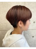 ソフト刈り上げのマッシュショートスタイル