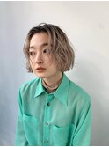 ミルクティーベージュ　小顔ボブ　センターパート