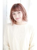 ハイトーンベージュのニュアンスボブスタイル