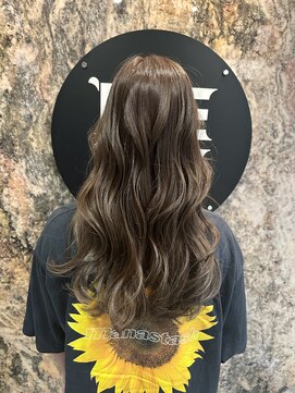 ベベ('BEBE) ハイライトとモードベージュ