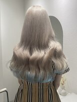 ハチ(HACHI)&nbsp;ペールホワイトシルバーに水色のデザインカラー