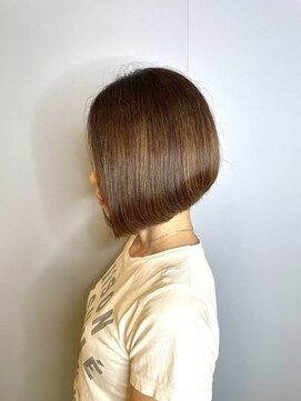 ブロッサム 東久留米店(Blossom) くびレイヤーエモージュ斜めバング小顔似合わせカットボブ