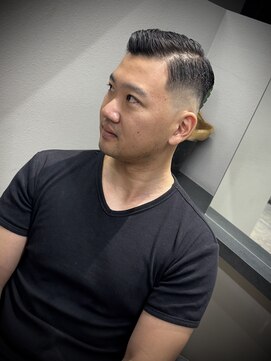 ヴェル ダンディ(Vel Dandi) スキンフェード×サイドパート