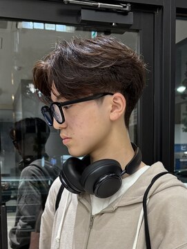 カルム(kalm) 毛流れセンターパートニュアンスパーマカルマヘアメンズパーマ