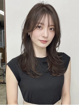 レイヤーカット×白髪ぼかしハイライト