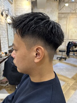 カリーナ(Carina) 〈キシタクヘアー〉刈り上げアップバング